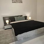 Trendy Modern Loft Luxury In A Stylish Space Апартаменти Бухарест