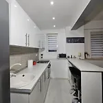 Trendy Modern Loft Luxury In A Stylish Space Апартаменти Бухарест